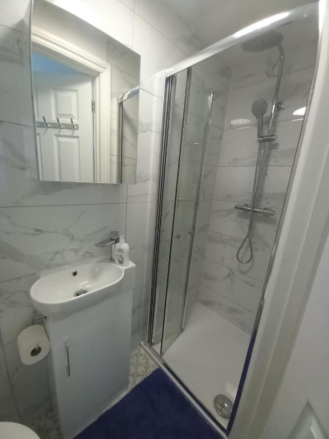 Mari London Holiday Room Илфорд Екстериор снимка